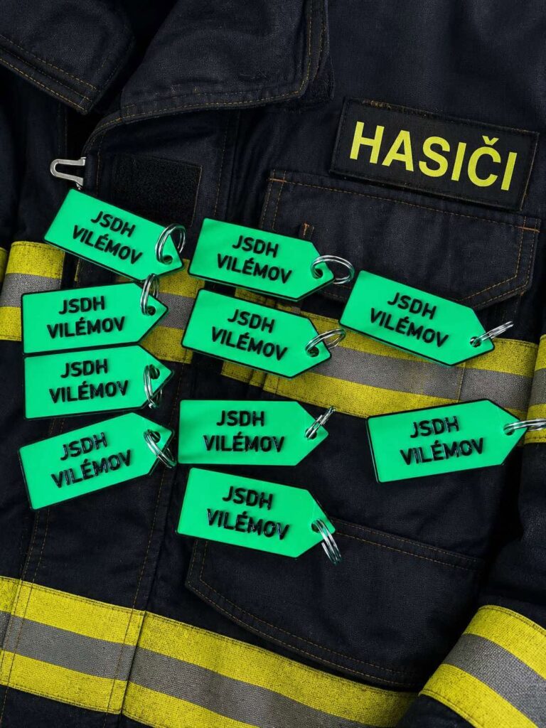 Sada zelených hasičských jmenovek JSDH Vilémov na zásahovém obleku